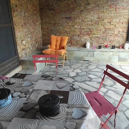 Detached House In سيكيا